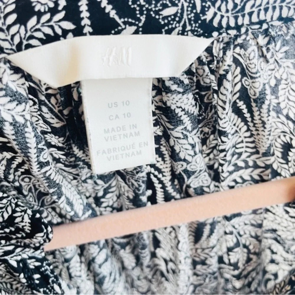 H&M Black Floral‎ Printed Peasant Top Size 10 - Picture 5 of 6
